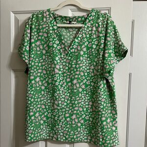 Michelle McDowell Pink and Green Leopard Print Short Sleeve V Neck Blouse Large